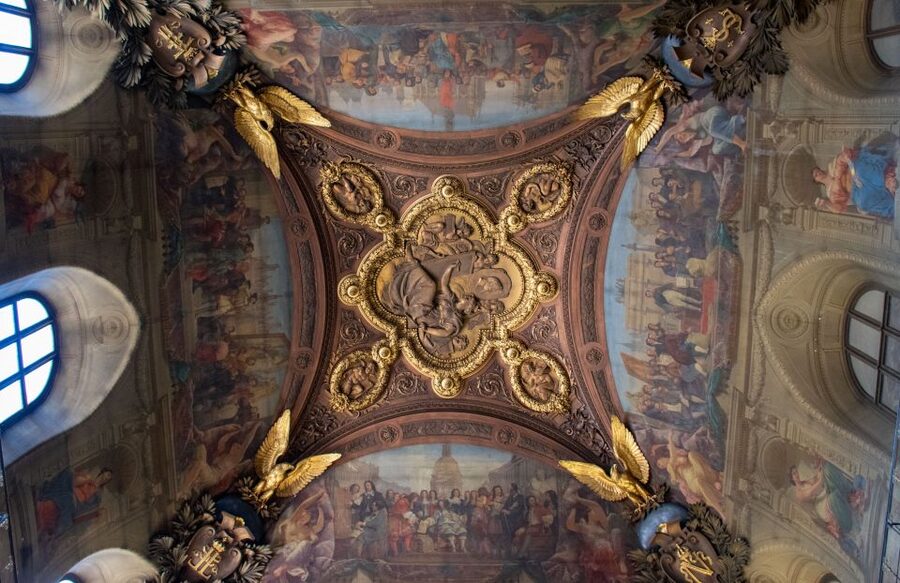 Louvre Private Tour: The Essentials and More w/ Expert Guide - Guides who keep the art moving