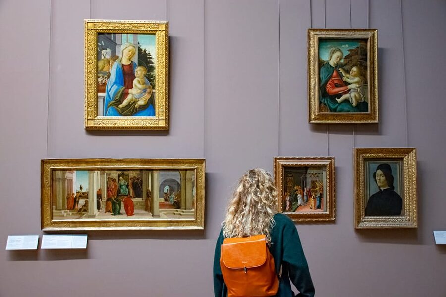 Louvre Private Tour: The Essentials and More w/ Expert Guide - Crowds, access, and the practical side of the visit