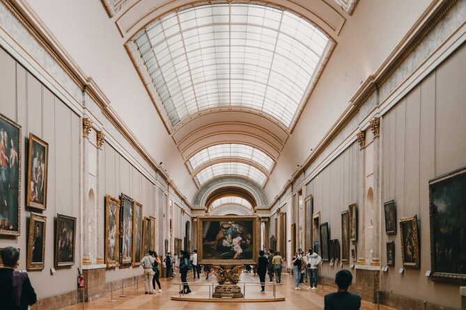 Louvre Treasures Private Experience – Languages Available - The guide’s role: explanation, pacing, and personality