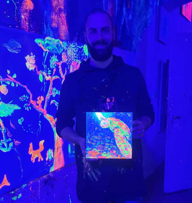 Lyon : Neon painting in an artist's studio - gallery - Booking flexibility and practical details