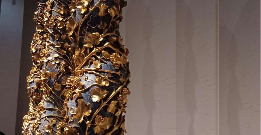 Madrid: Basic Guided Tour of the Royal Collections Gallery - The carriages, columns, and crown
