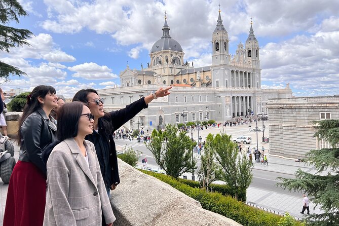 Madrid Full Day Tour with Prado Museum and Royal Palace - Madrid de los Austrias connects the sights