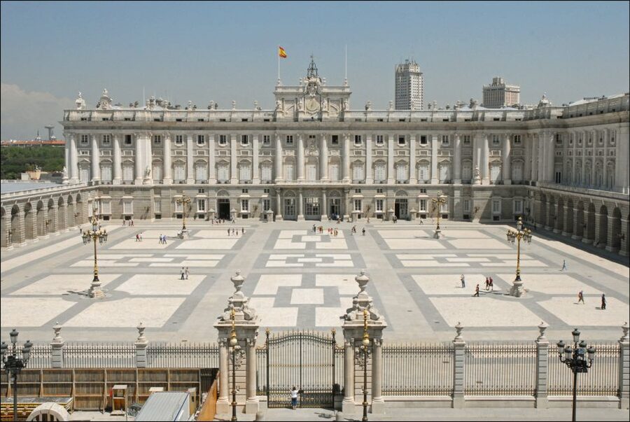 Madrid: Guided Tour of Prado Museum and Royal Palace - Entering the Royal Palace of Madrid