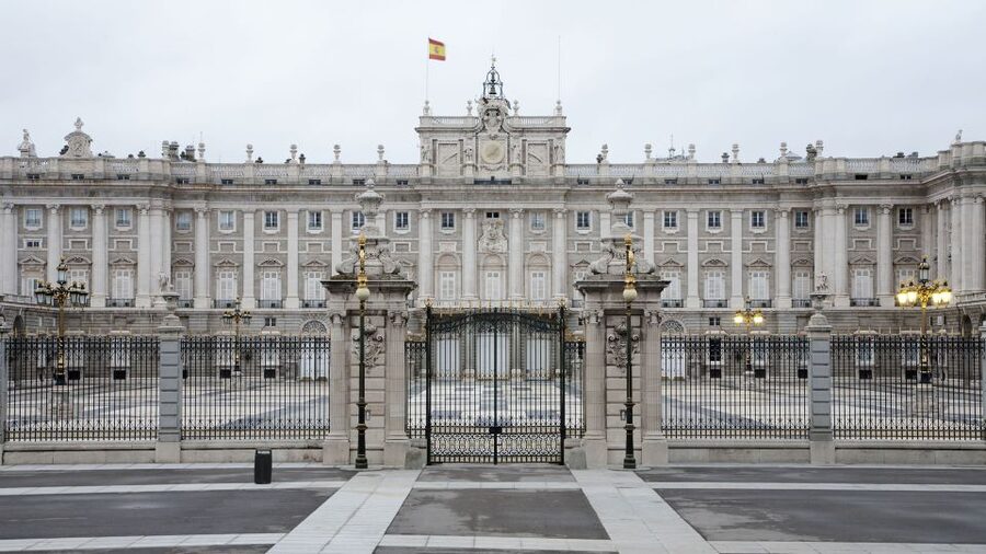Madrid: Guided Tour of Prado Museum and Royal Palace - What the guides add to the experience