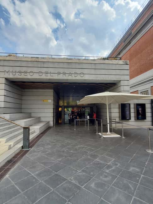 Madrid: guided visit of the Prado Museum with a native Italian-speaking tour guide - A small group with a practical advantage
