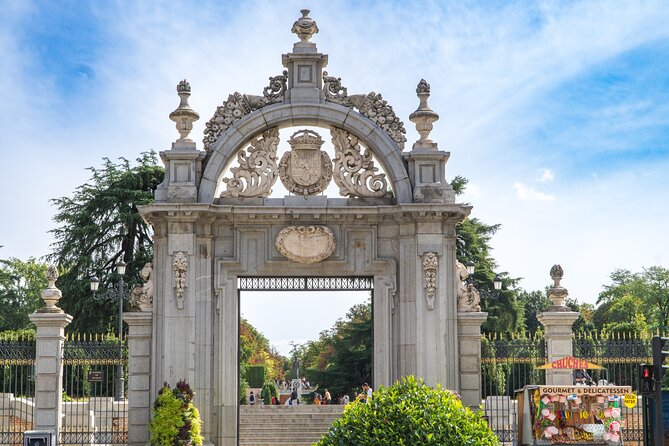 Madrid Monumental and Retiro Park : Gran Vía, Cibeles and more - Starting at Puerta del Sol, Madrid’s busy front door