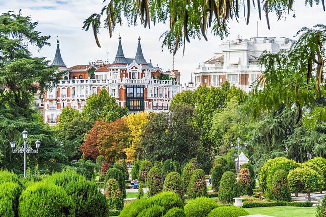 Madrid Monumental and Retiro Park : Gran Vía, Cibeles and more - Plaza de Cibeles, fountains and football rituals