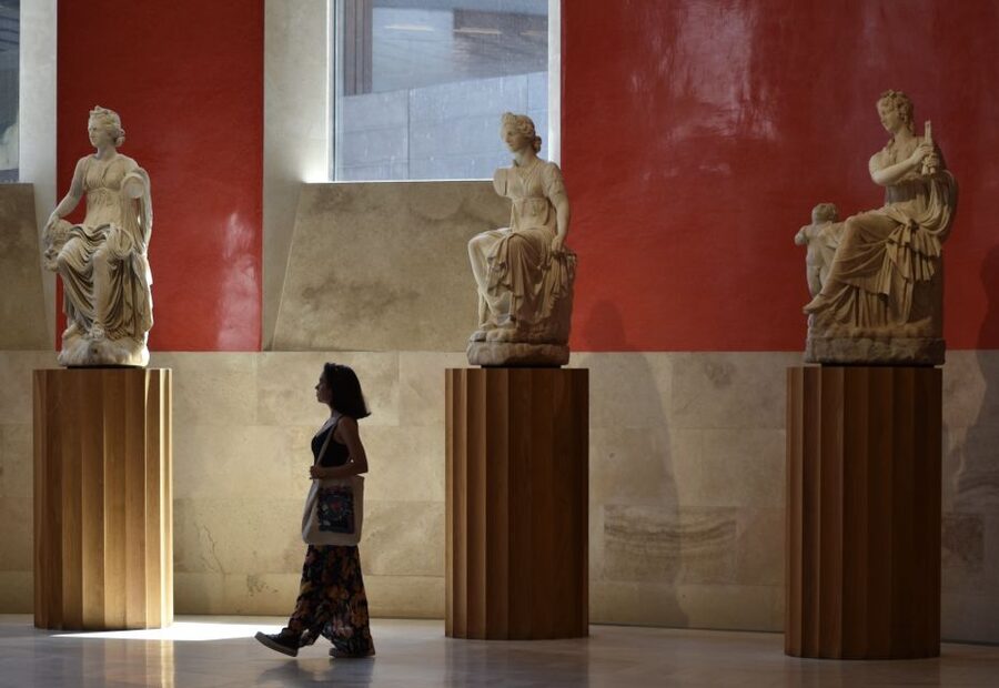 Madrid: Museo del Prado Guided Tour - Meeting at Goya’s statue