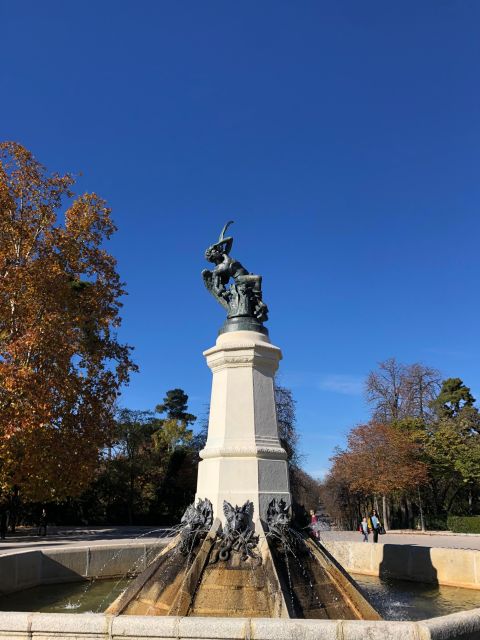 Madrid: Prado Avenue and Retiro Park Guided Walking Tour - Peacocks, photos, and the unplanned moments