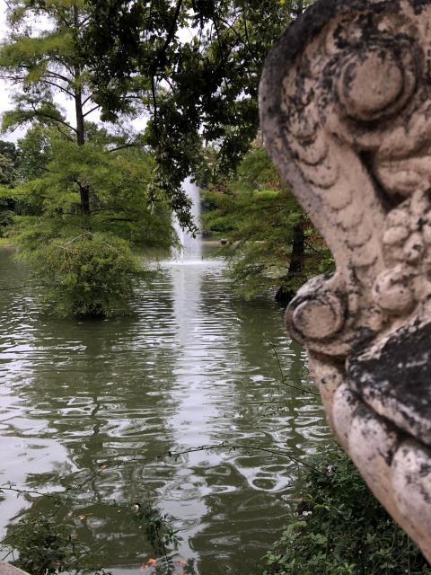 Madrid: Prado Avenue and Retiro Park Guided Walking Tour - What the guide adds to the walk