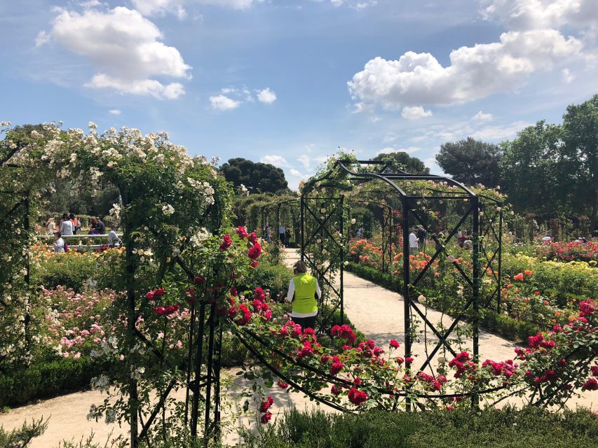 Madrid: Prado Avenue and Retiro Park Guided Walking Tour - Prado Avenue and Madrid’s art triangle