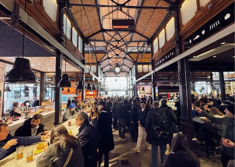 Madrid: Prado Museum and Tapas & Wine Tour with Local Guide - Walking through the Literary Quarter