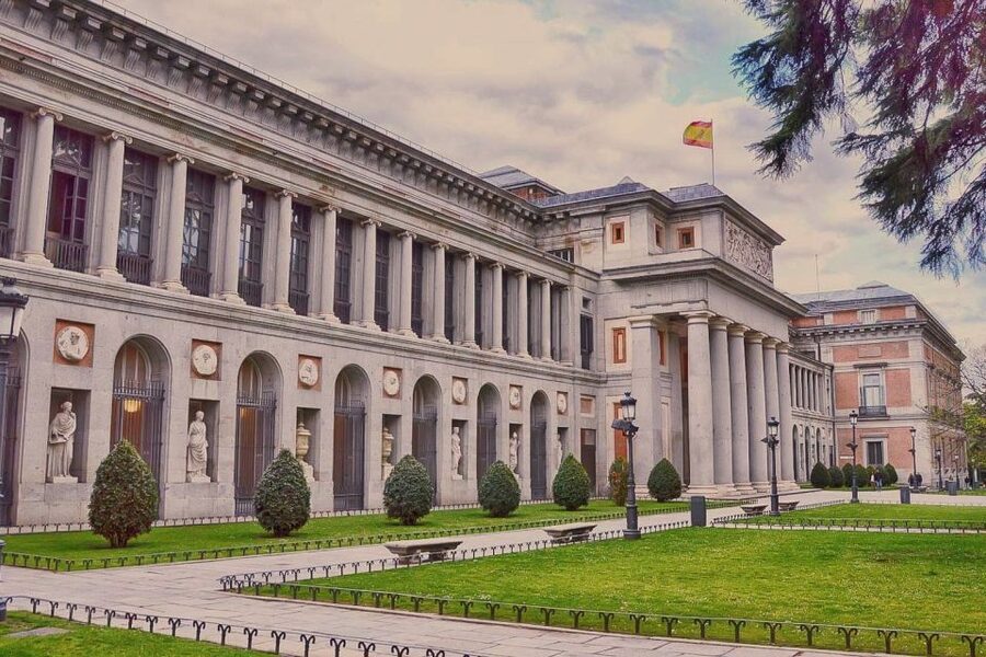 Madrid: Prado Museum and the Royal Palace Guided Tour - The walk from the palace to the Prado