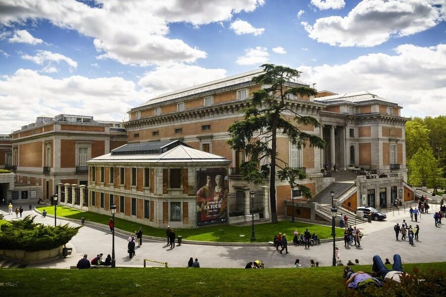 Madrid: Prado Museum Guided Tour with Skip-the-Line Ticket - Meeting near the Prado and getting inside