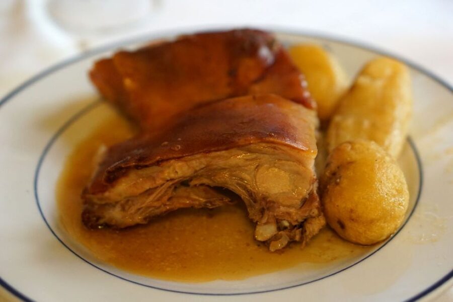 Madrid: Prado Museum & Lunch at World’s Oldest Restaurant - A three-course lunch built around suckling pig
