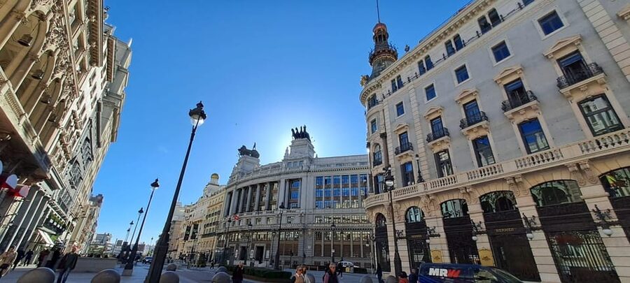 Madrid: VIP Prado Museum & city highlights with Hotel pickup - Plaza de Oriente, the cathedral, and the royal setting
