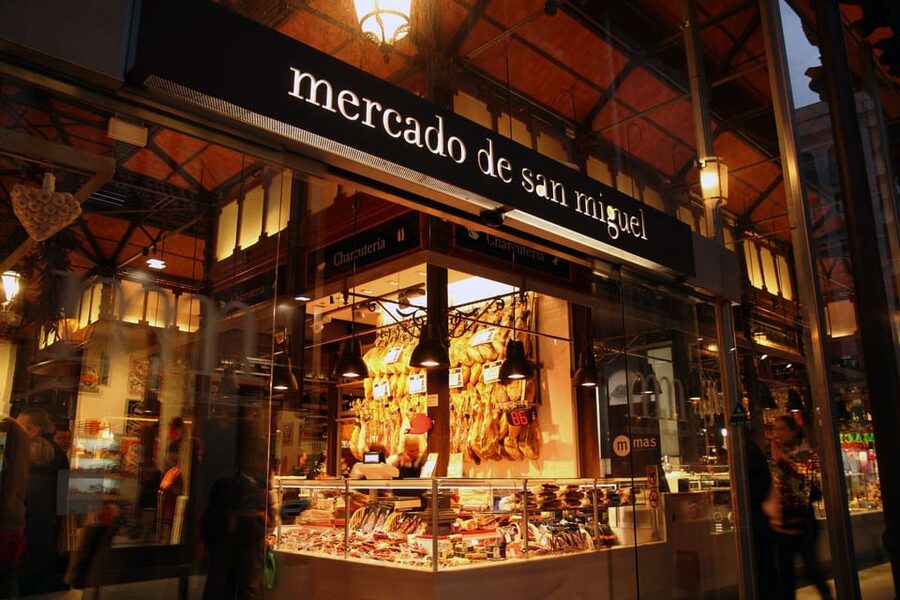 Madrid: VIP Prado Museum & city highlights with Hotel pickup - Walking old Madrid along Calle Mayor