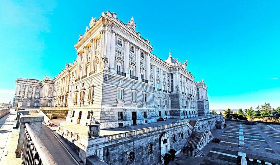 Madrid: VIP Prado Museum & city highlights with Hotel pickup - San Miguel Market and the final stop at Plaza Mayor