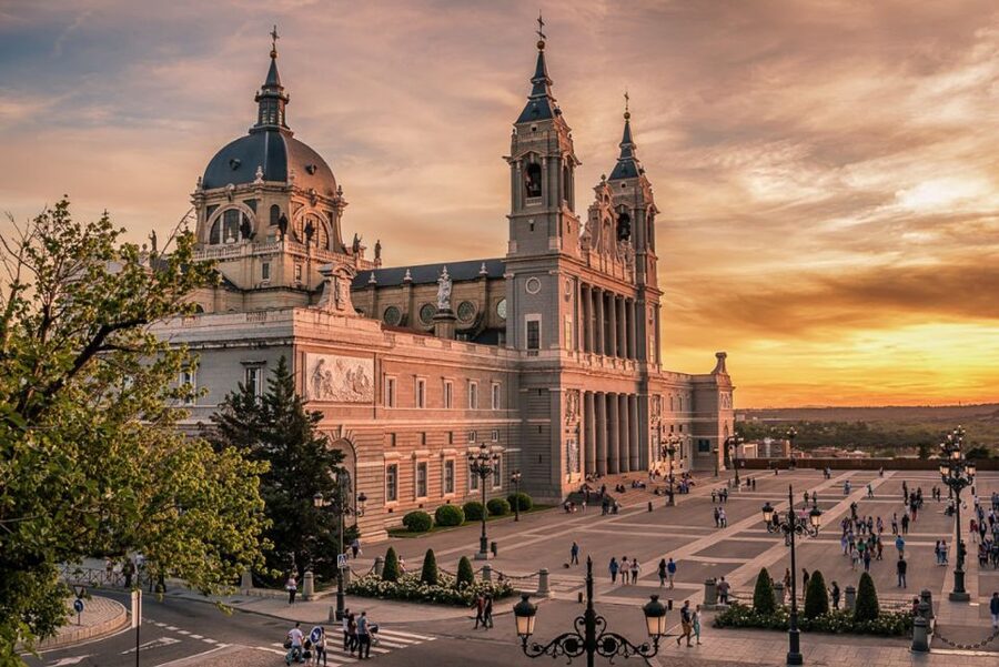 Madrid: VIP Private visit to Royal Palace and Prado Museum - Seeing the Prado with an art expert