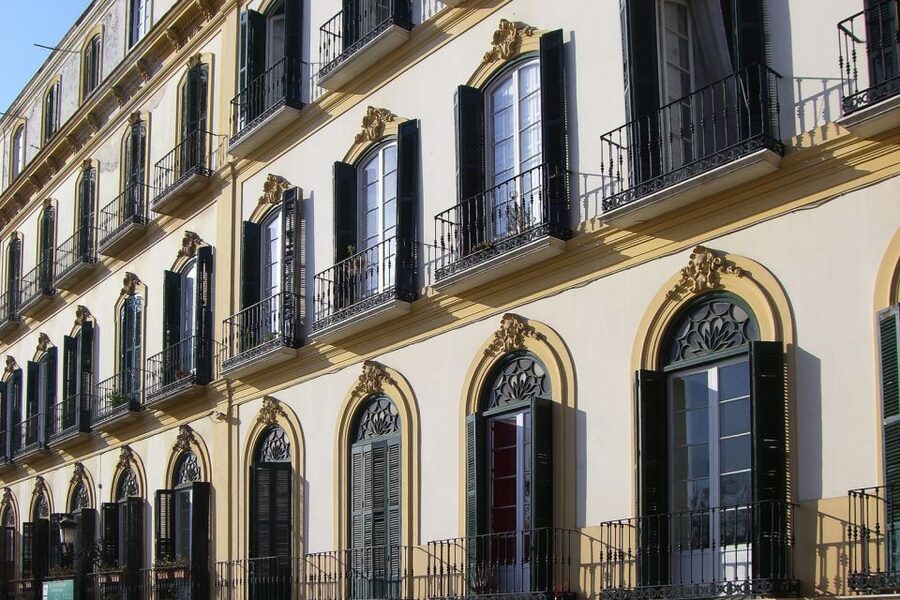 Malaga: Guided tour of Picasso's Birthplace Museum - Entering Buenavista Palace