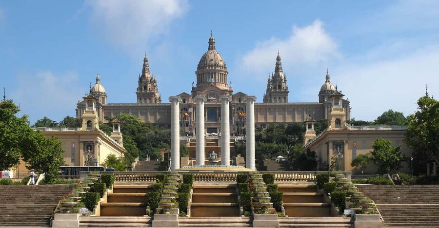 MNAC Masterpieces: For Art Lovers in Barcelona - Meeting your guide at the museum entrance
