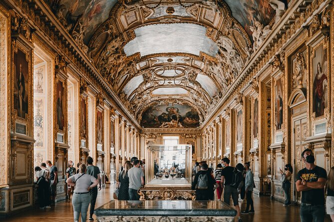 Mona Lisa and Treasures: Louvre Museum Experience 6-people Max - Walking, crowds, and the pace inside