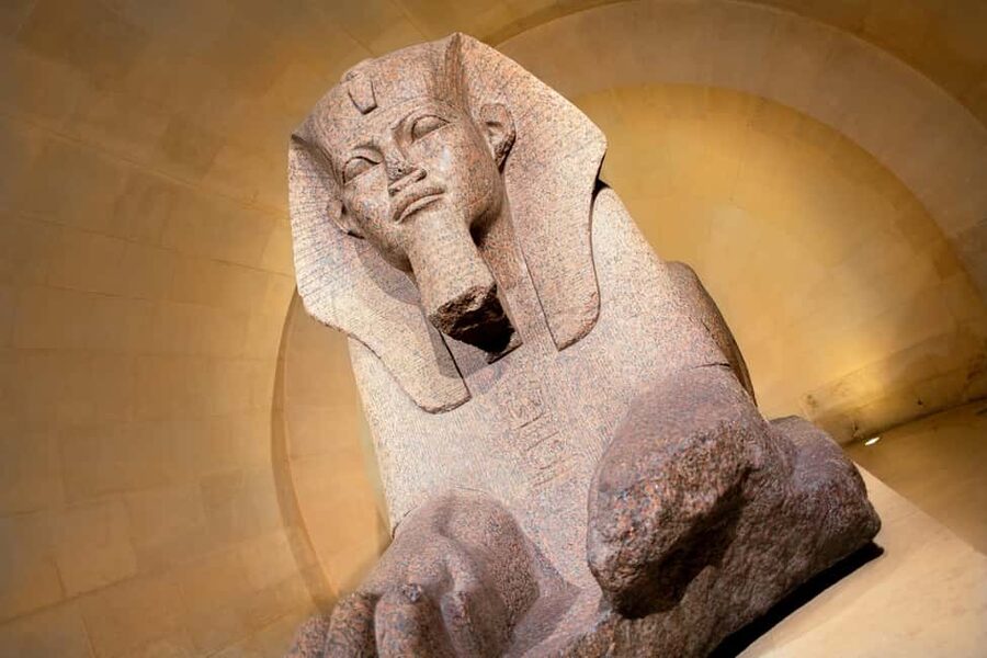 Mona Lisa & Treasures: 6-people Max Louvre Experience - Why a small Louvre tour makes sense