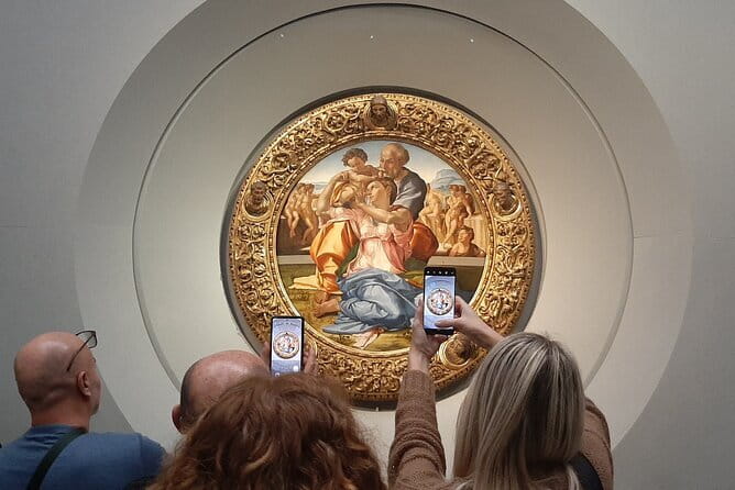 Museums special: Accademia & Uffizi combo tour - monolingual small group tour - Walking through Florence toward the Uffizi