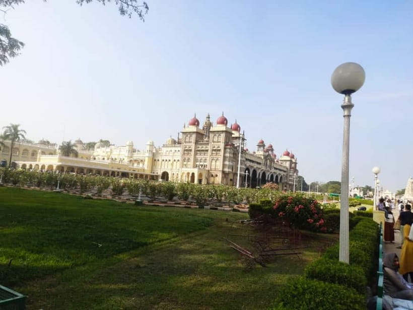 Mysore: Palace, Art Gallery & Devaraja Market Walking Tour - Four levels at Jaganmohana Art Gallery