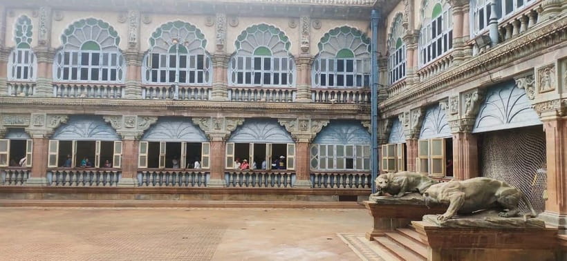 Mysore: Palace, Art Gallery & Devaraja Market Walking Tour - The 10-minute walk to Devaraja Market