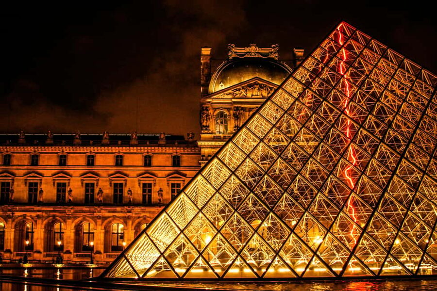 Night at the Louvre Museum: 6-people Max Guided Exploration - Why an evening Louvre visit changes the experience