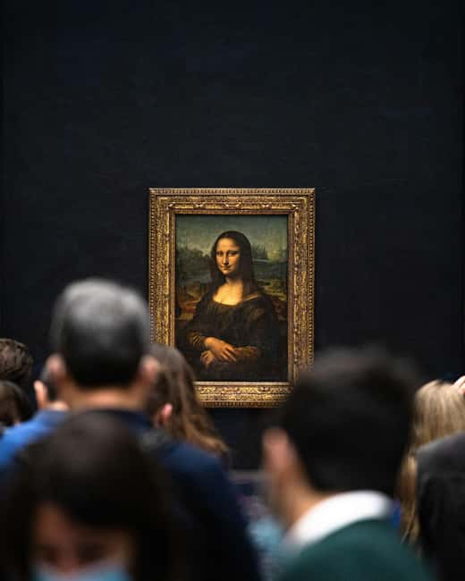 Night at the Louvre Museum: 6-people Max Guided Exploration - The staircase issue and accessibility