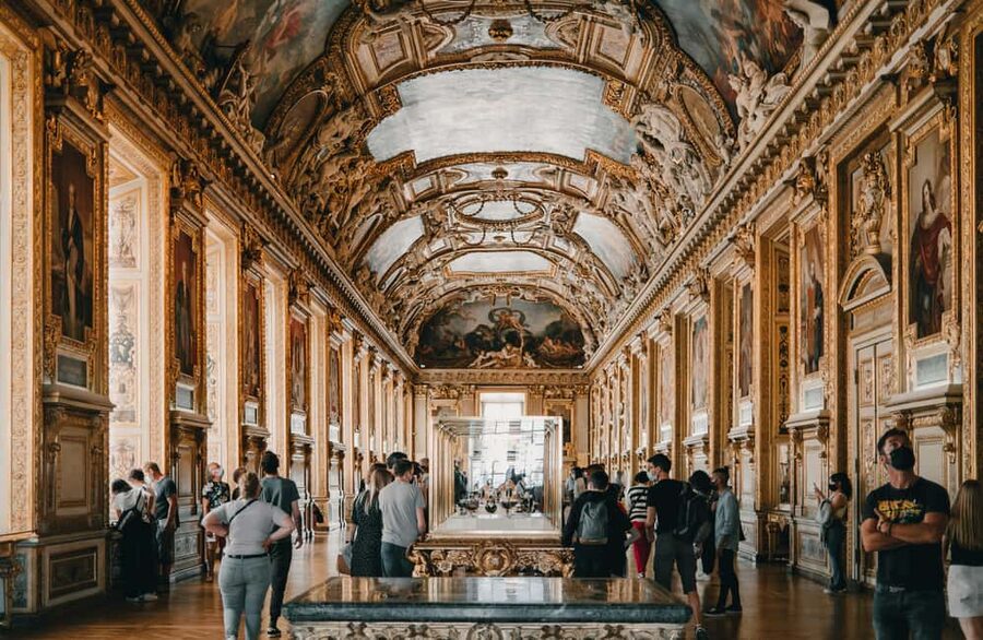 Night at the Louvre Museum: 6-people Max Guided Exploration - Who will enjoy this format most