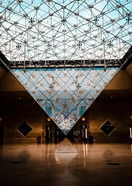 Night at the Louvre Museum: 6-people Max Guided Exploration - Skip-the-line entry and the first impression