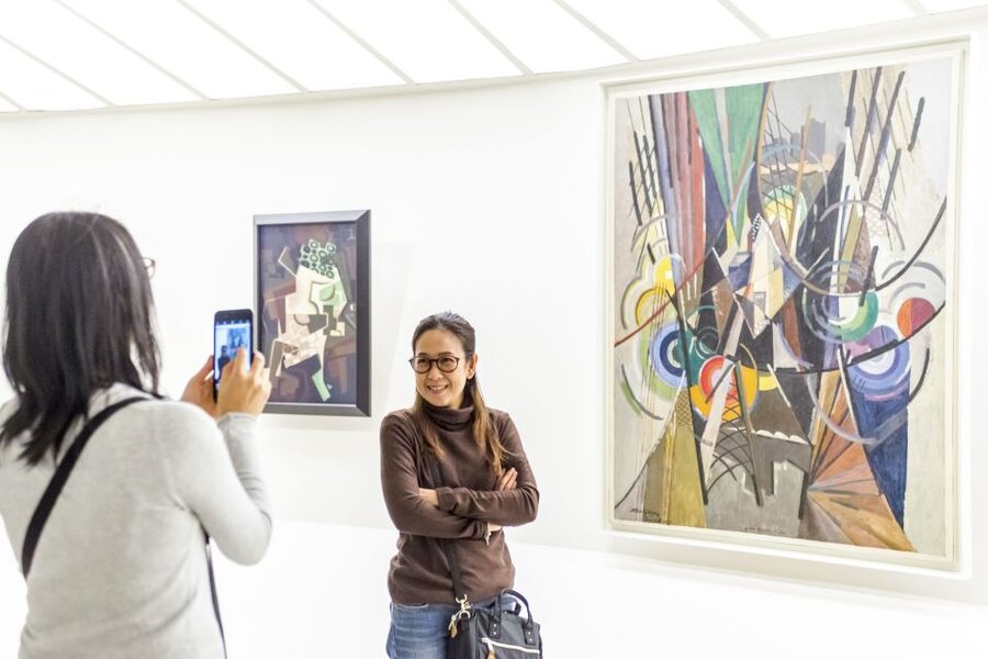 NYC: Guggenheim Museum Entry Ticket - Using the smartphone audio guide