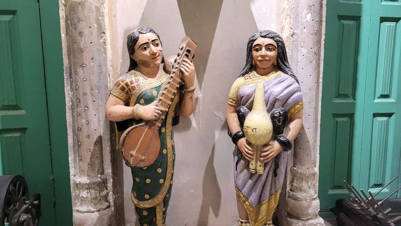 Old Delhi Haveli with live Classical dance, music & cuisine - Guide Jai and the small-group format
