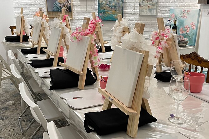 Paint tiles and create unique pieces in an art gallery in Lisbon - Optional Portuguese wine during the class