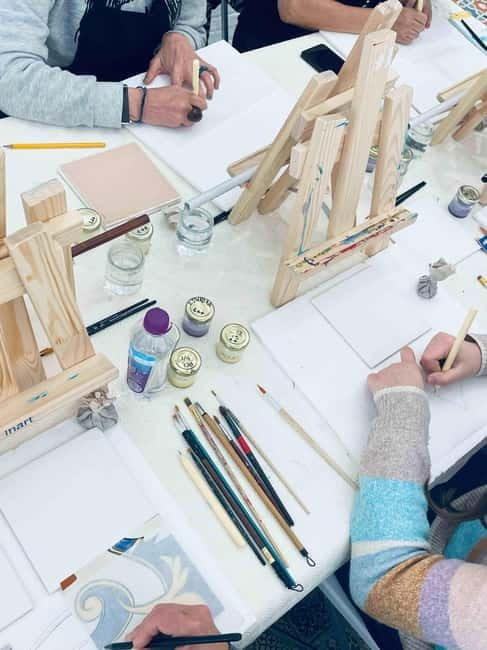Paint your tile and create your unique piece in an art gallery in Lisbon - Key points to know before you book