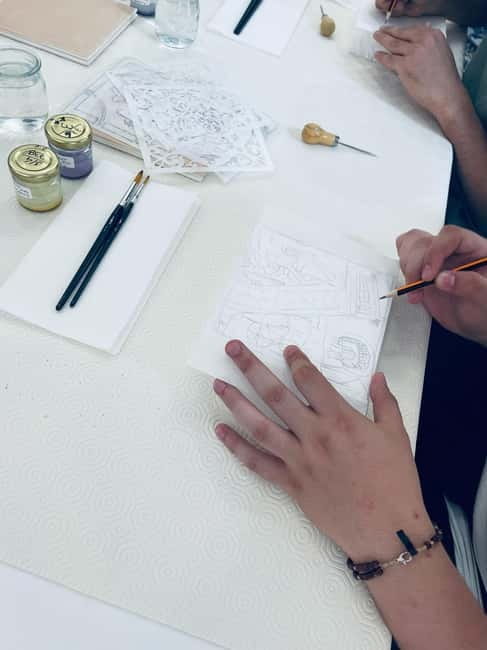 Paint your tile and create your unique piece in an art gallery in Lisbon - The creative process: patterns, pigments, and personal style