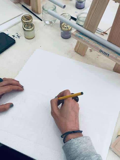 Paint your tile and create your unique piece in an art gallery in Lisbon - The kiln changes the schedule, so plan around it