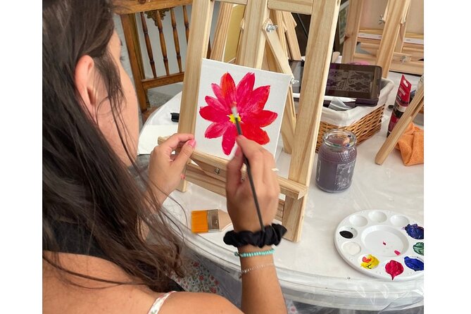 Painting class at an Art Gallery in Lisbon - Painting in Cristina’s Lisbon studio