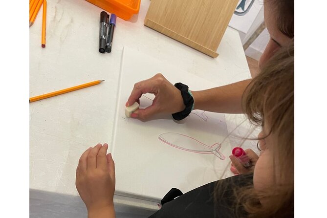 Painting class at an Art Gallery in Lisbon - The first hour: color, composition, and simple exercises
