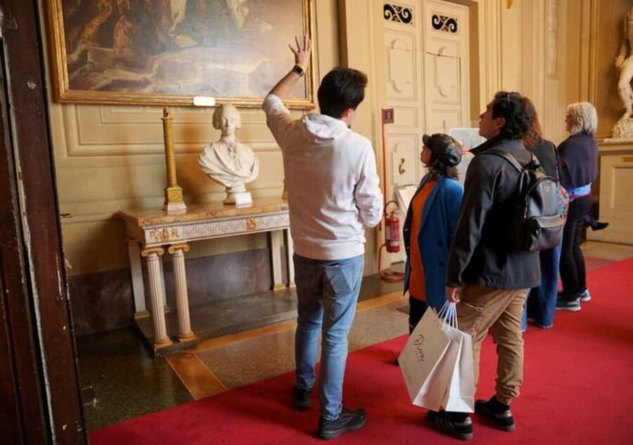 Palatina Gallery and Pitti Guided Tour in Florence - The Royal Apartments and the lives behind the rooms
