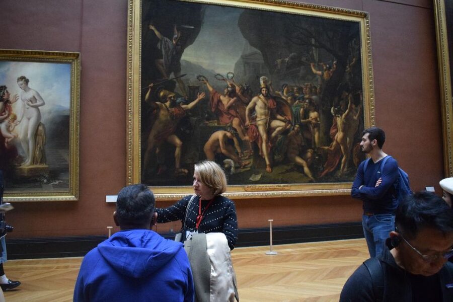 Paris: Best of the Louvre Guided Tour with Pre-booked Ticket - Small groups help families and first-time museum visitors