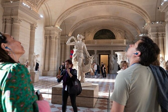 Paris Day Tour with Eiffel Tower, Louvre and Cruise Max 6 People - Lunch is on your own