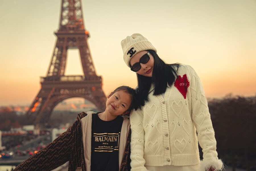 Paris: Eiffel Tower & Louvre Photoshoot (High End Edits) - High-end edits, gallery delivery, and what you receive