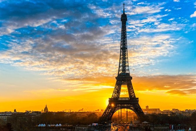 Paris Eiffel Tower, Notre Dame, Louvre and Montmartre Guided Tour - A full day built around Paris’s greatest hits
