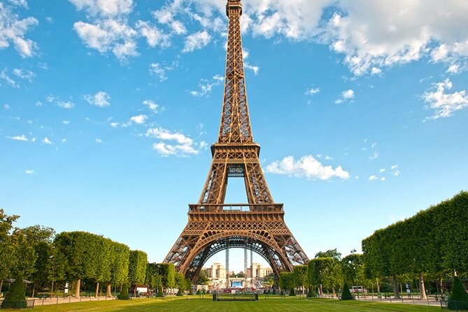 Paris Eiffel Tower, Notre Dame, Louvre and Montmartre Guided Tour - What the $71.20 price really buys