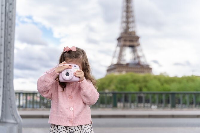 Paris: Eiffel Tower or Louvre Photoshoot - Best Spots - A Paris keepsake without carrying a camera