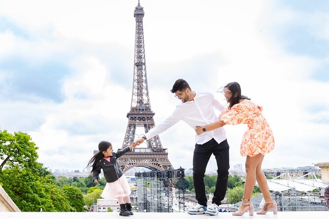 Paris: Eiffel Tower or Louvre Photoshoot - Best Spots - The Louvre exterior session